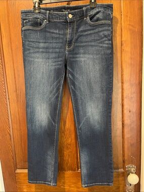 Slim Women's Cropped Jeans in Dark Blue Wash